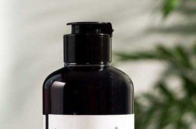 Grundlagt i 2005, har 13.000 kvadratmeter standard fabriksbygninger, er en samling af forskning og udvikling, produktion og salg i en af ​​kosmetiske emballagematerialer virksomheder.